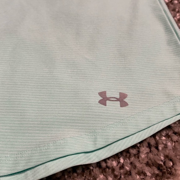 Pale green Under Armour tunic t shirt - Picture 2 of 3